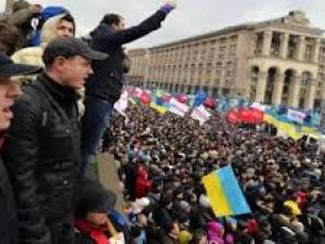 Ucrania: Oposición bloquea Parlamento y sede del Ejecutivo